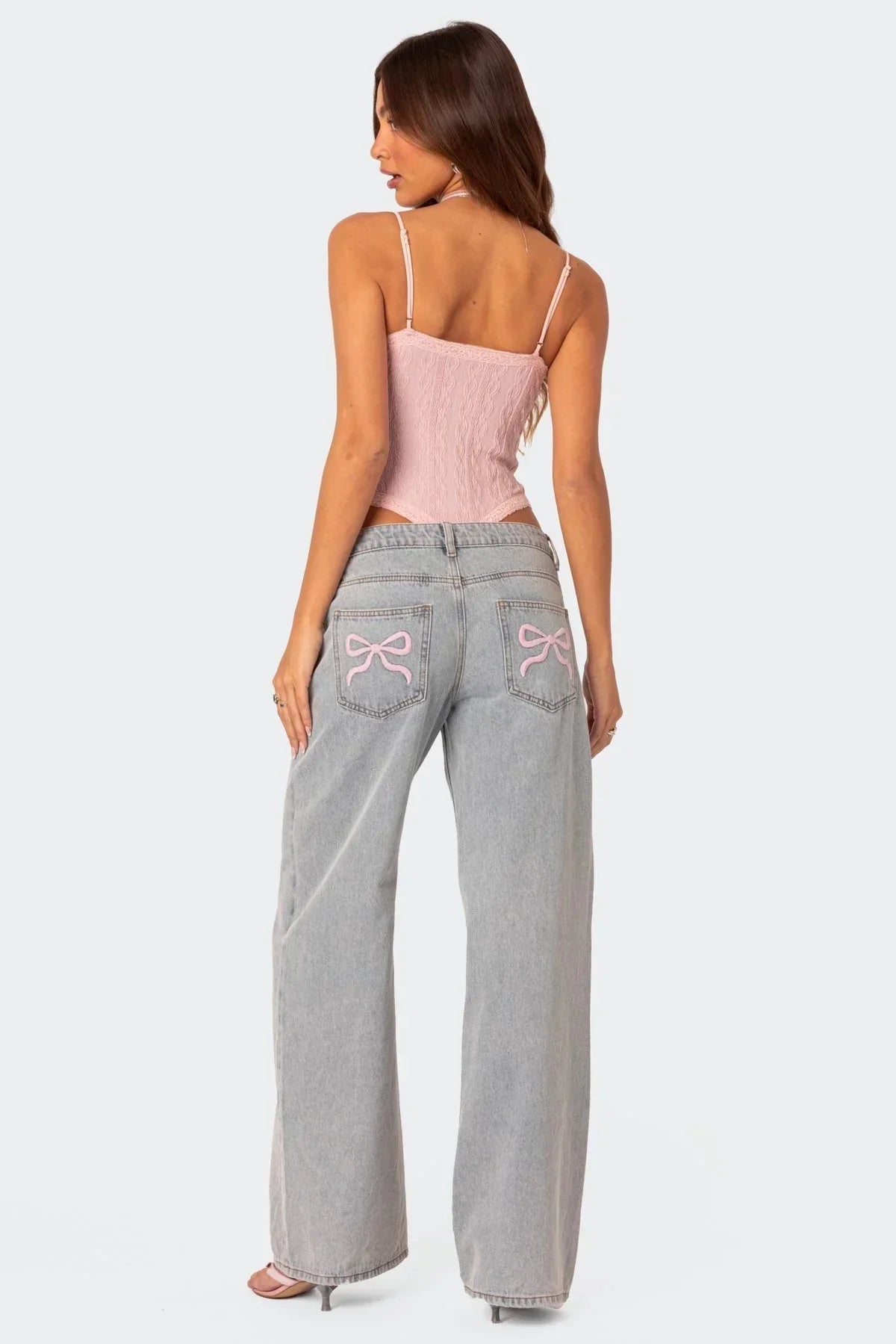 Jeans med fluga och broderi - Essy