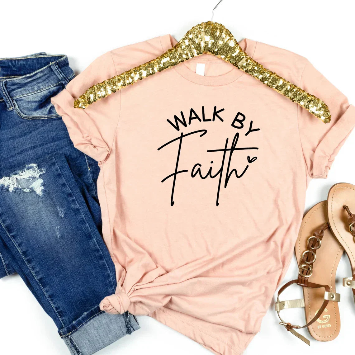 Walk By Faith T-shirt med bokstavstryck - Henrietta