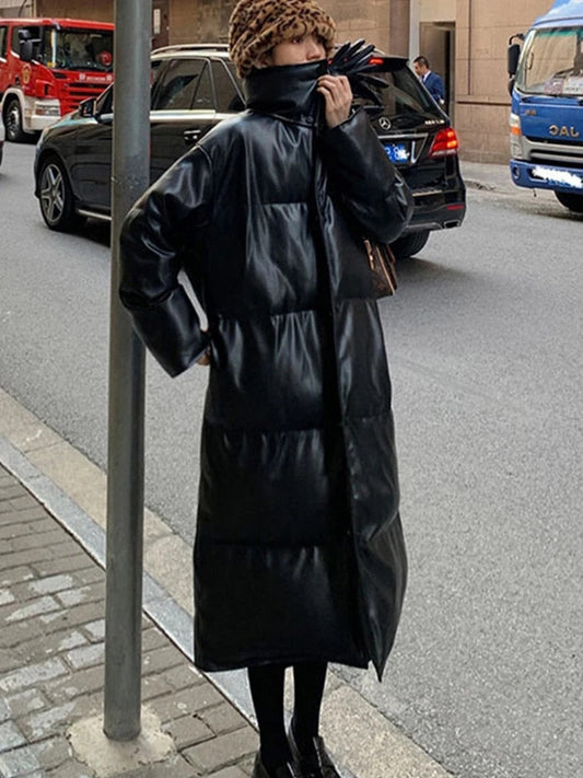 Lång pufferjacka i skinn med skärp - Otto